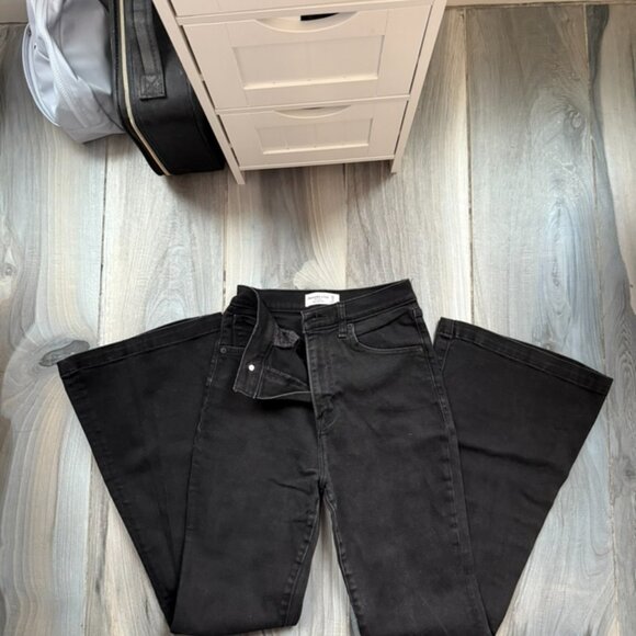 Abercrombie & Fitch Ultra High Rise Flare Black Jean Size 26 - Picture 2 of 7